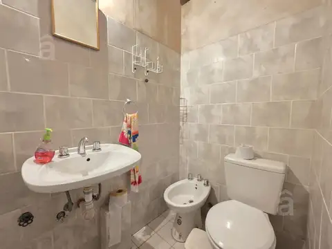 Pueyrredón al 2000 entre Combet y Sarmiento