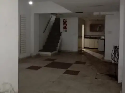 Local en Alquiler en Olivos, $ 1.900.000