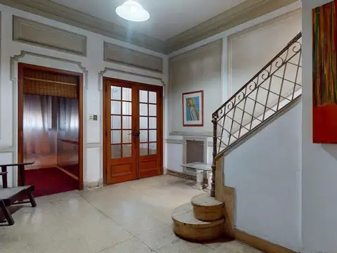 Casa 9 ambientes con 2 baños