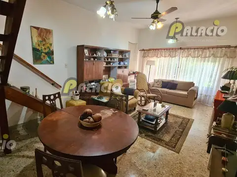 Casa en Venta con 3 cocheras