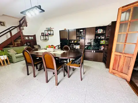 Casa en Venta con 3 cocheras