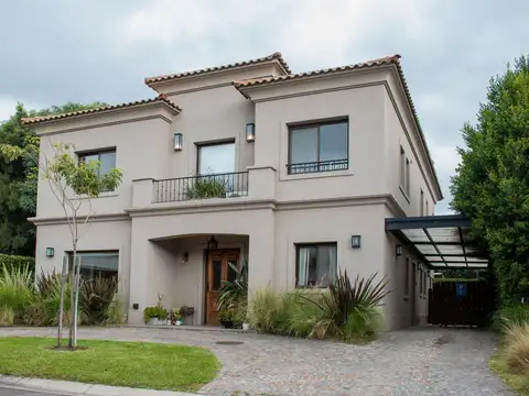 Casa 5 ambientes con 6 baños