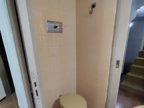 Casa 6 ambientes con 2 baños