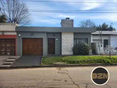 CASA EN VENTA 4 AMBIENTES, APTA CREDITO, EN MATHEU
