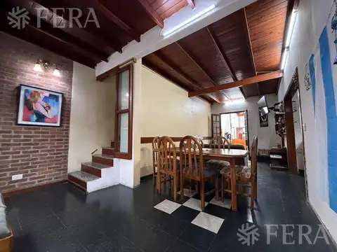 Venta Casa 4 ambientes con cochera y terraza en Villa Dominico
