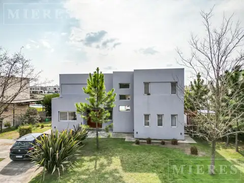 Espectacular casa en alquiler anual sobre lote a la laguna en San Matías área 5