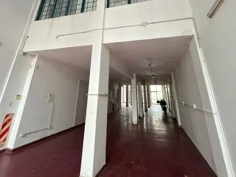 Local en Alquiler Via Púb.