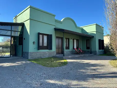 VENTA CASA C/PISCINA Bo.Cerrado ARROYO DULCE LUJAN