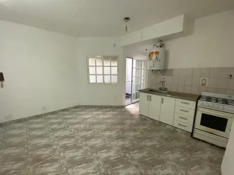 VENTA – DEPARTAMENTO 2 AMBIENTES CON PATIO Y BALCÓN EN LOMAS DEL MIRADOR