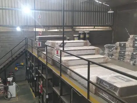 Galpon en Venta 40  mts Fondo