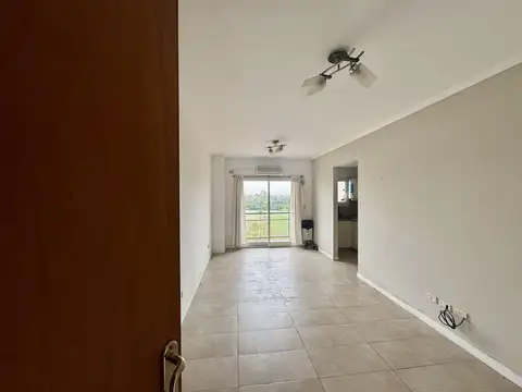 Departamento en Alquiler en Villa Raffo, $ 650.000