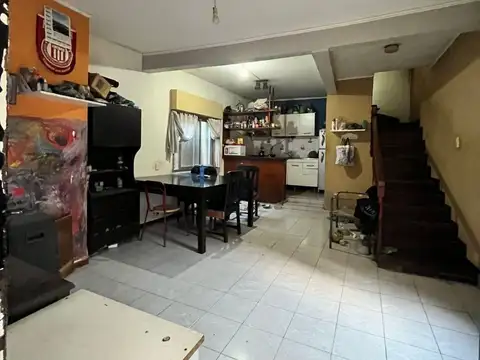 SE VENDE CASA A REFACCIONAR EN FLORES