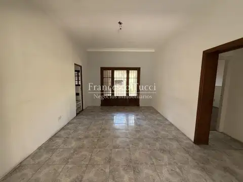 Casa 4 ambientes con 1 baño
