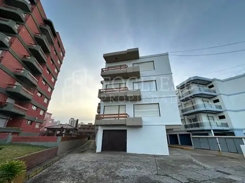 Departamento de 3 ambientes con cochera Frente al Mar Zona Norte