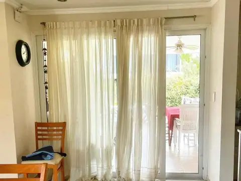 Casa ubicada en barrio privado Altos de Zorraquin