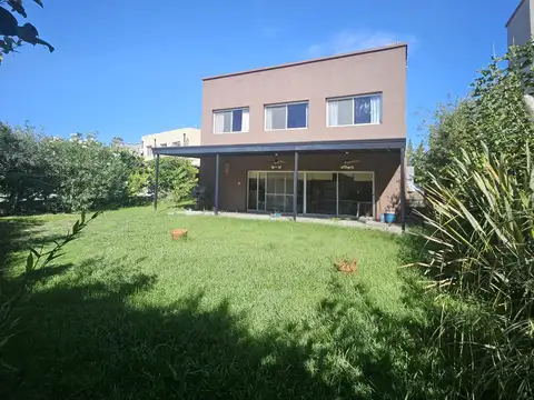 Venta De Excelente Casa En La Cañada, Los Tilos 111, km 56 Panamericana, Ramal  Pilar