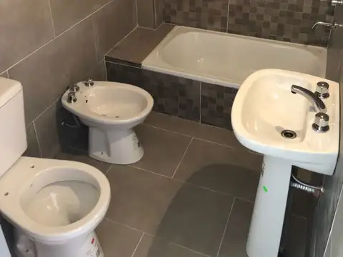 Departamento en Alquiler en Villa Luzuriaga, $ 600.000