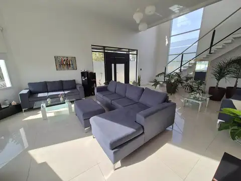 Casa en Alquiler de 4 dormitorios