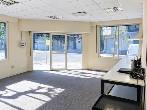 Amplio Local en Venta con dos baños en Olivos | Sup. cubierta 50m2