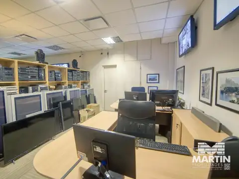 Amplio local en Venta con dos baños en Olivos | Sup. cubierta 50m2