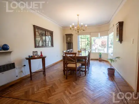 Casa 8 ambientes con 4 baños