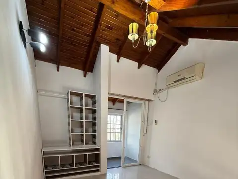 Depto Tipo Casa en Alquiler en Castelar Norte, $ 600.000