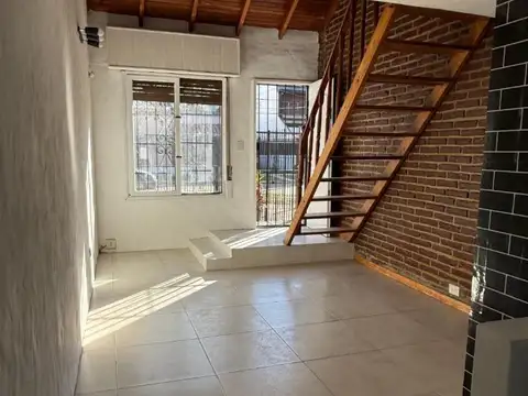Depto Tipo Casa en Alquiler de 2 ambientes