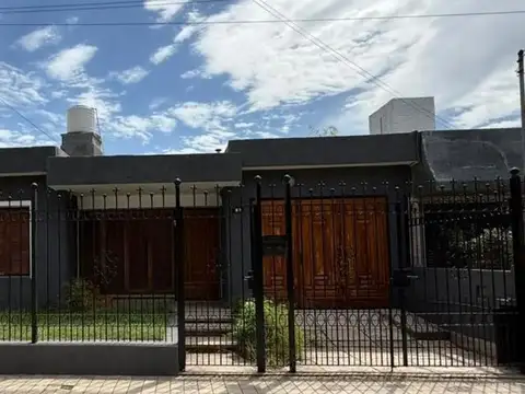 VENTA CASA DOS DORMITORIOS BARRIO AYACUCHO 