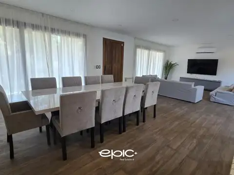 Casa 5 ambientes con 3 baños