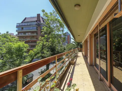 Piso Entero en Villa Devoto con 2 Cocheras