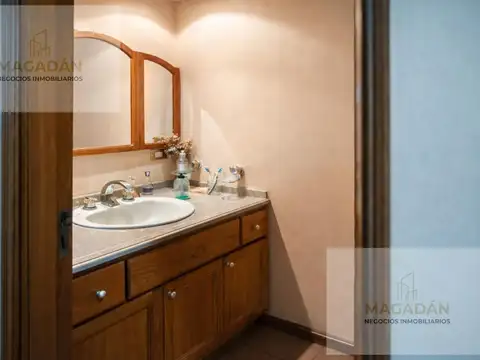 Casa en Venta con 3 cocheras