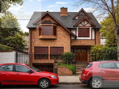 VENTA-Casa de 4 Ambientes en Villa Sarmiento - apto crédito - acepta permuta