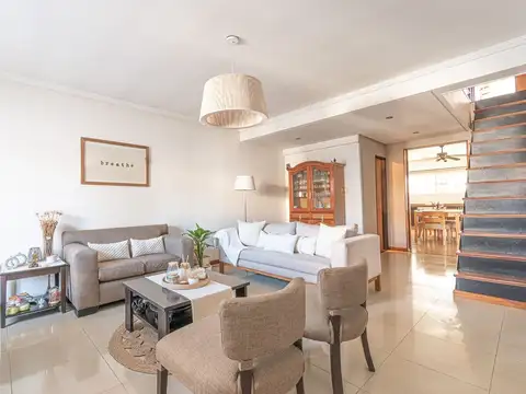 Casa en Venta con 2 cocheras