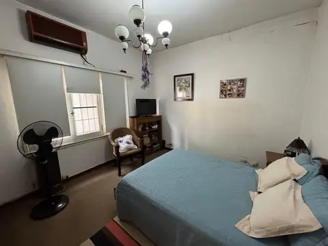 Casa en Alquiler con 3 cocheras
