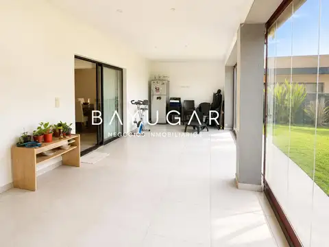 Casa 6 ambientes con 4 baños