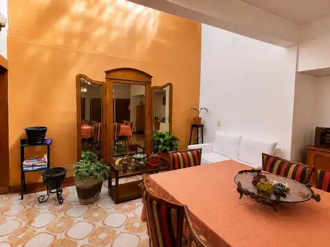 Casa 8 ambientes con 3 baños