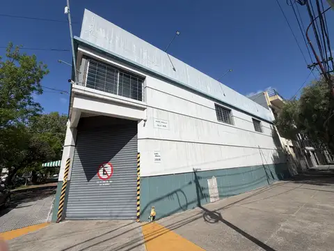IMPORTANTE GALPON - DEPOSITO EN ESQUINA - NAVE INDUSTRIAL DOBLE ALTURA a mts. Gral Paz.