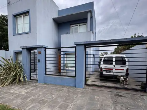 CASA EN VENTA EN PEHUAJO CON QUINCHO Y PILETA