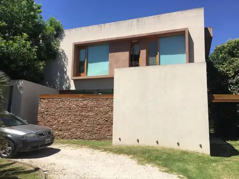 Casa en venta en St. Mathews Village