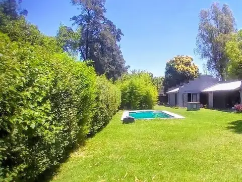 VENTA CASA QUINTA PISCINA, PARQUE, QUINCHO LA REJA 850M2
