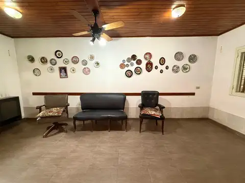 CASA 5 AMB EN VENTA EN RAFAEL CALZADA