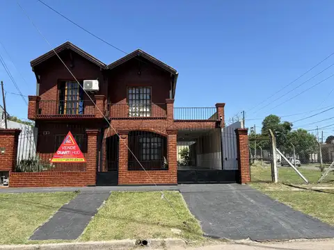 Amplia casa 5 ambientes en venta!