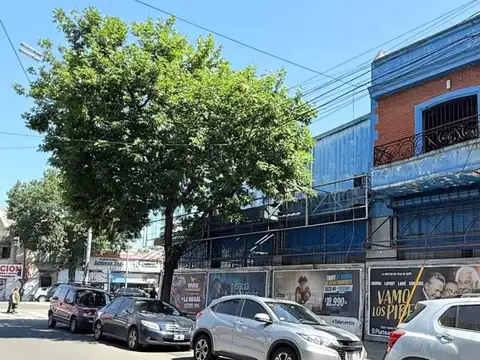 Av. Juan B Alberdi 3800, Piso 0