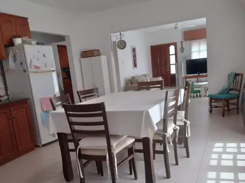 Casa 3 ambientes con 2 baños