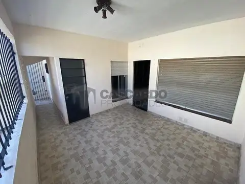 Ph de 3 ambientes en planta alta con acceso interno, patio y vista al frente. Sin expensas.