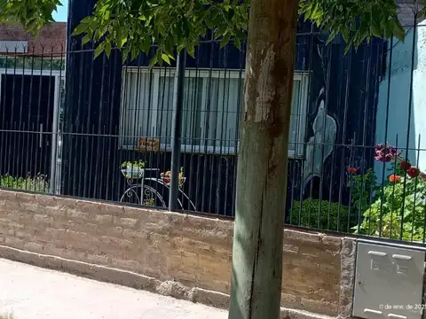 Casa 3 Dorm. amplios  zona aeropuerto