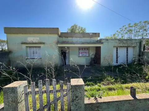 Casa en VENTA a refaccionar con lote en lote 375 metros GOROSTIAGA