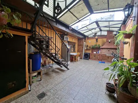 PH de 4 ambientes con patio y terraza propia. VENTA COGHLAN