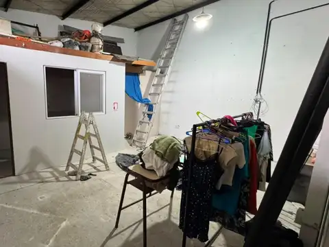 Impecable local con oficina de 66m2 - Pleno centro comercial