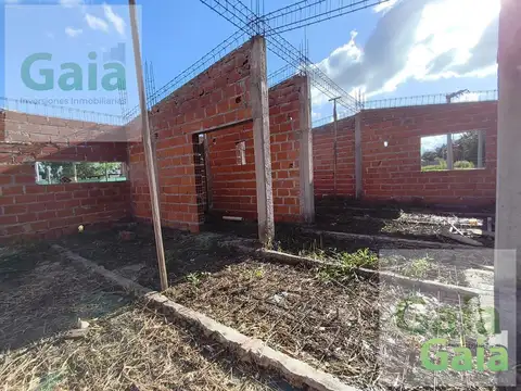 TERRENO ESQUINA CON OBRA EN URBANIZACION LA SECUNDINA CERRILLOS